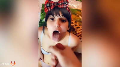 Vidurinės mokyklos mergaitė gauna savo pirmąją bendraklasio spermą į burną