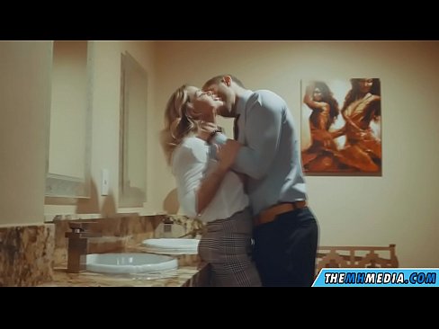 ❤️ Kai krūtininga blondinė vilioja tave viešajame tualete ❤️❌ Just porno prie mūsų